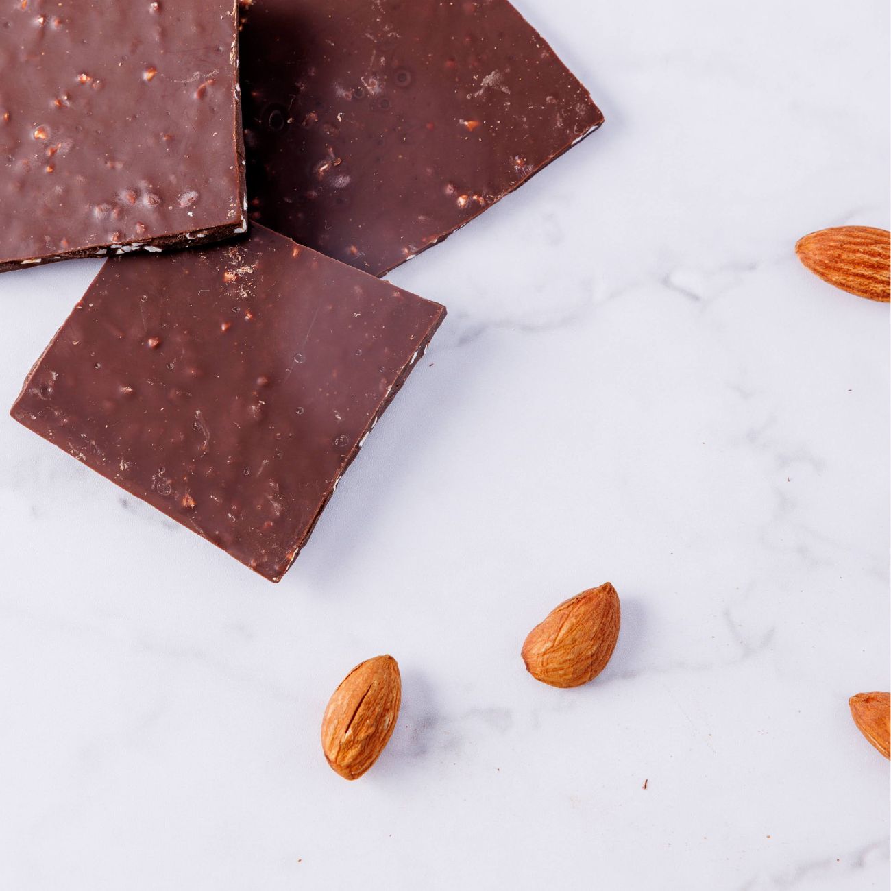Cracked chocolate (nuts)