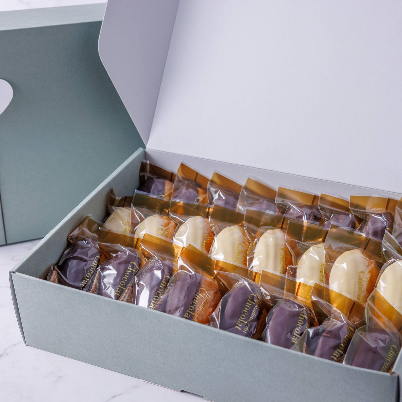 ハロウィン　お菓子 夏のギフト 夏の贈り物 ご挨拶 手土産  クリスマス 御歳暮 バレンタイン デカダンスドゥショコラ デカダンス ドュ ショコラ 茗荷谷 チョコレート decadence du chocolat デカダンス チョコ デカダンスドゥショコラ 茗荷谷 デカダンスショコラ デカダンスデュショコラ デカダンスドュショコラ デュカダンスショコラ 茗荷谷 チョコ 茗荷谷チョコレート デカダンス ショコラ デカダンスドゥショコラ 店舗 シガーチョコ デカダンス ドゥ ショコラ デカダンス 茗荷谷 decadenceチョコレート チョコ葉巻 都内洋菓子 ショコラティエ 茗荷谷 白金 La Boheme ラボエム ラ ボエム 麻布 Cafe La Boheme パティシエ