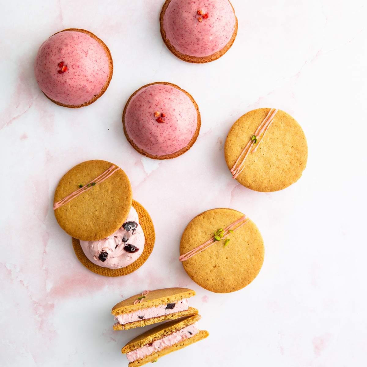 [Limited time] Assorted cherry butter sand & wood strawberry madeleine (2 types each) 